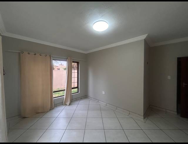5 BEDROOM HOUSE FOR SALE IN VANDERBIJLPARK SE 8